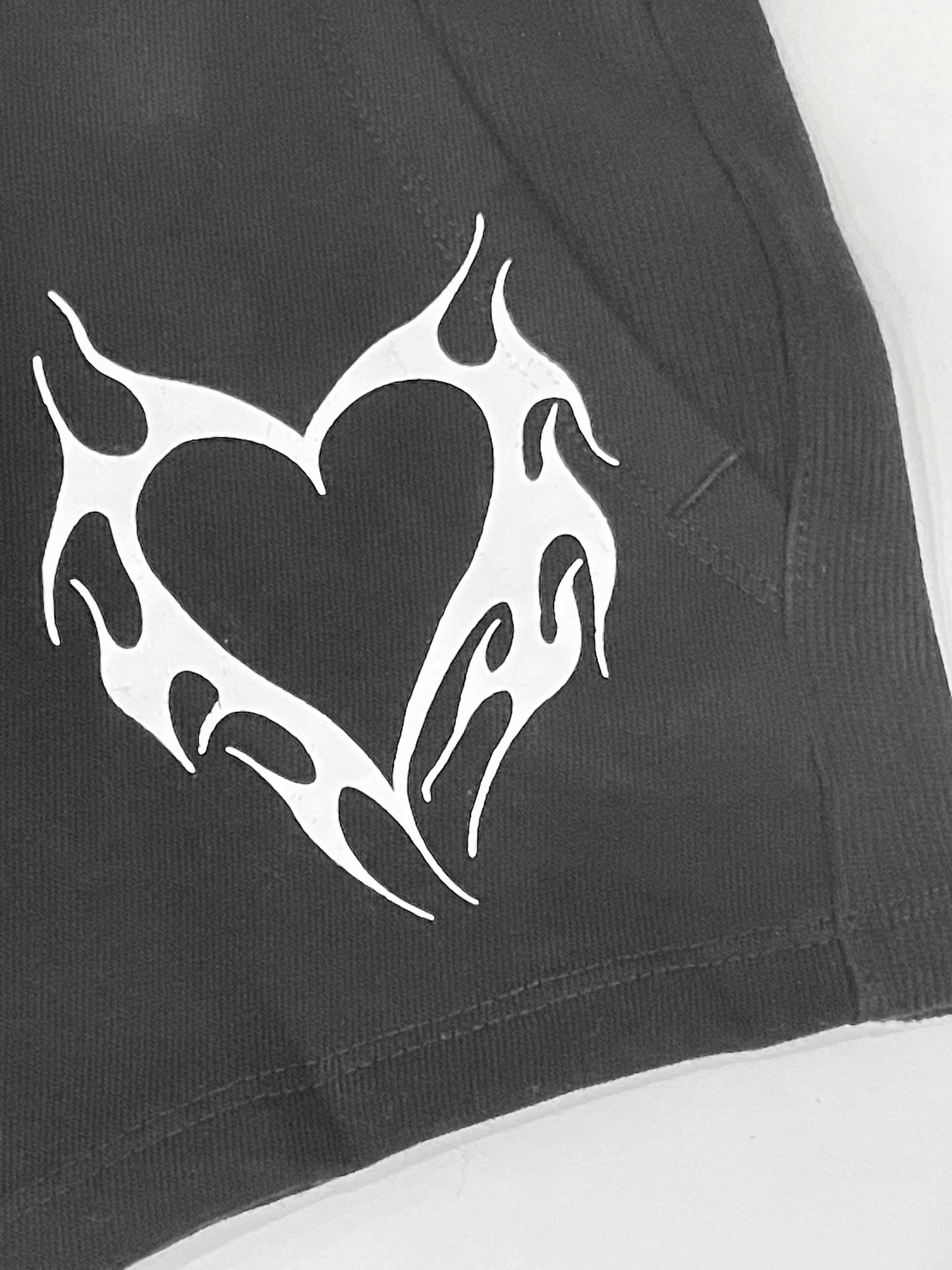 KAYBOP X SPEAKEASY - Flaming Hearts Cotton Sweat-Shorts  in Black